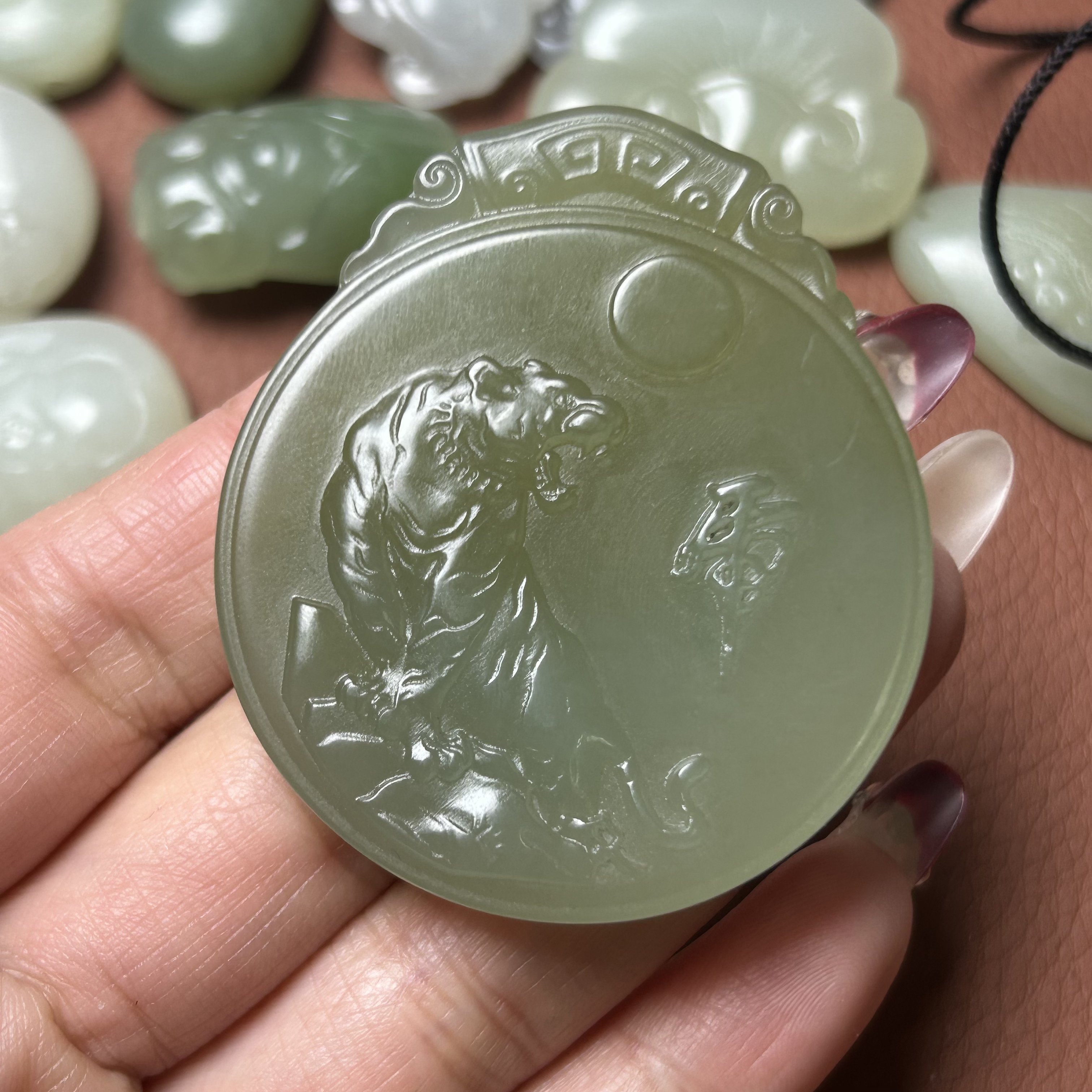 精品和田玉小挂件