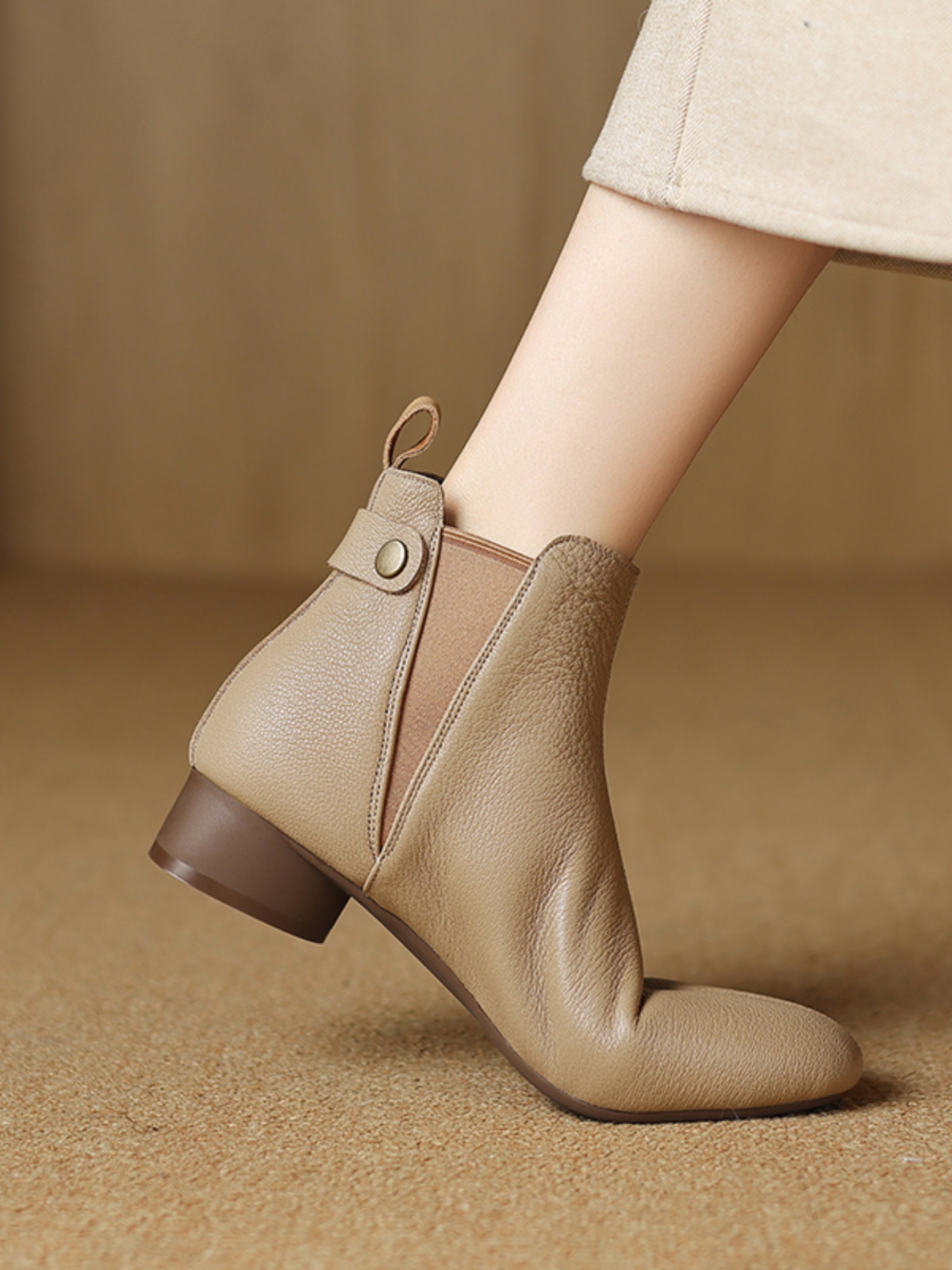 超软真皮切尔西短靴女2025新款秋冬棉靴加绒中跟裸靴超软裸靴方头