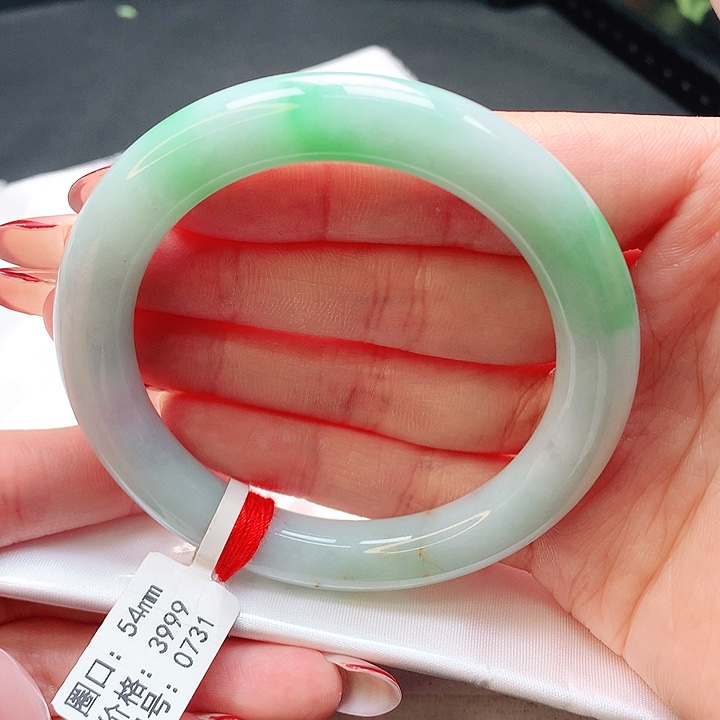 翡翠手镯未镶嵌流***?54圆条