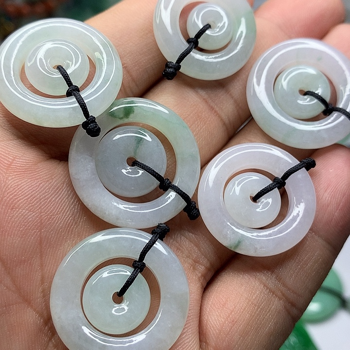 翡翠未镶嵌吊坠(赠链)多样性发货