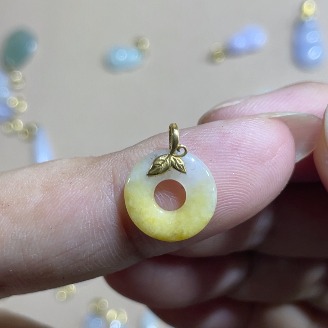 翡翠18K金镶嵌颈饰翡翠