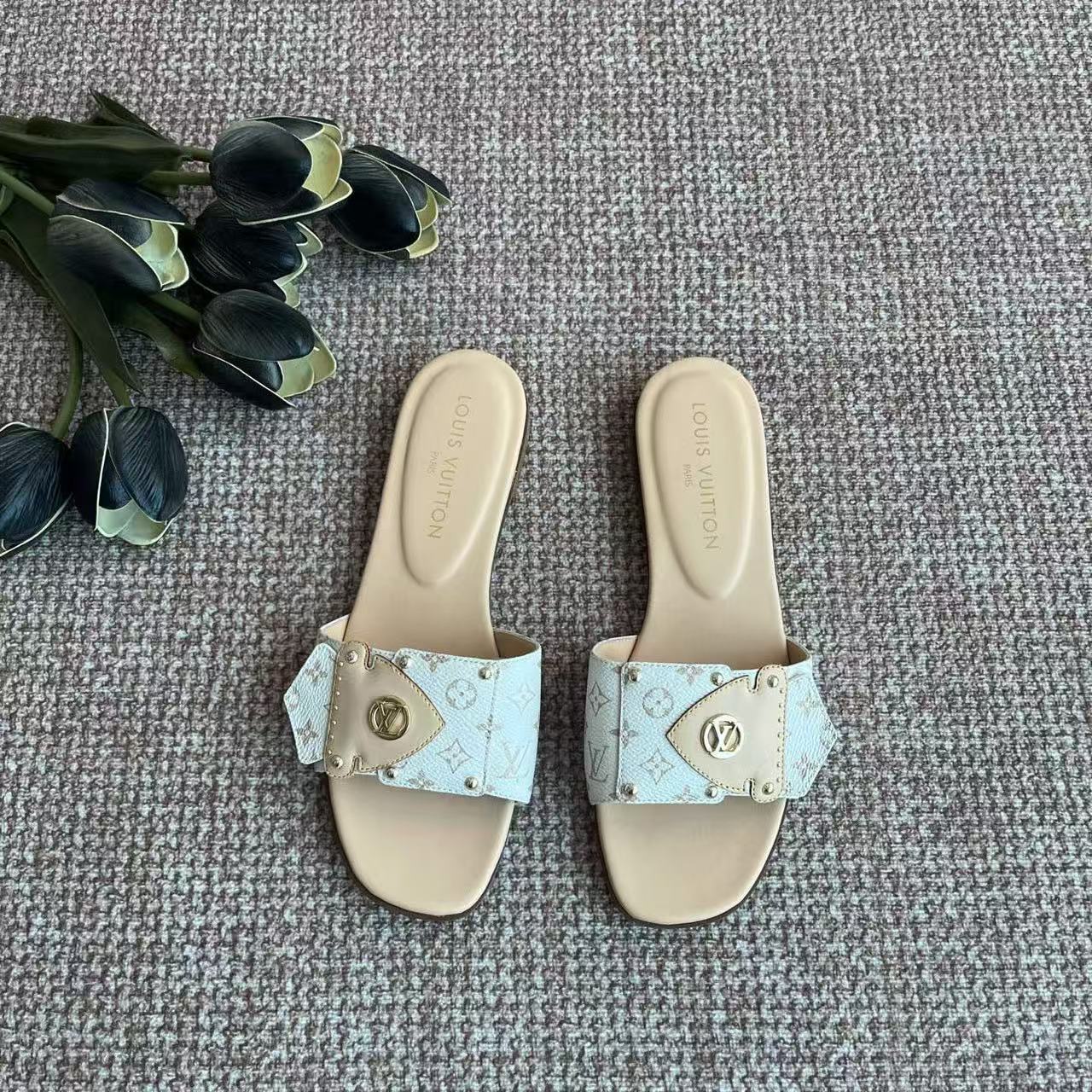 99新 LouisVuitton/路易威登 A8452 LV 拖鞋 98新 39码