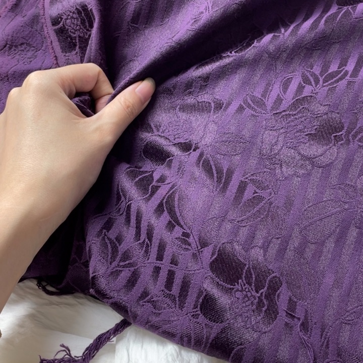 深紫色提花1米。     