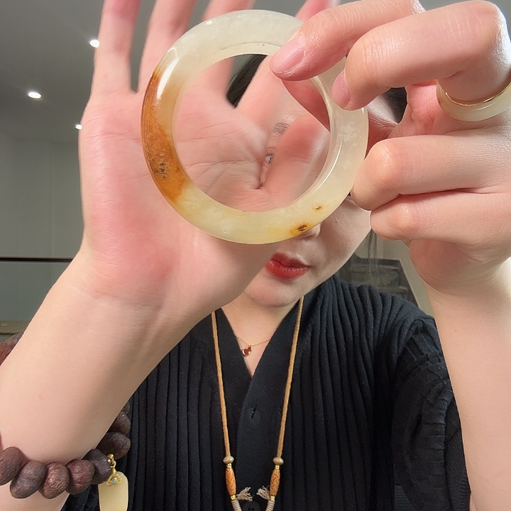 小***柒蛇纹石玉未镶嵌颈饰