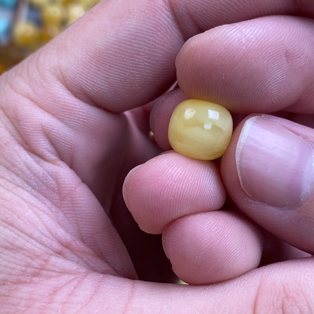 L***G蜜蜡未镶嵌裸石配饰