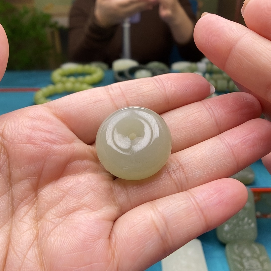 随***心和田玉未镶嵌颈饰