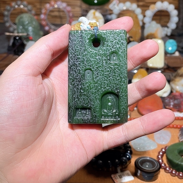 颈饰未镶嵌和田玉吊坠