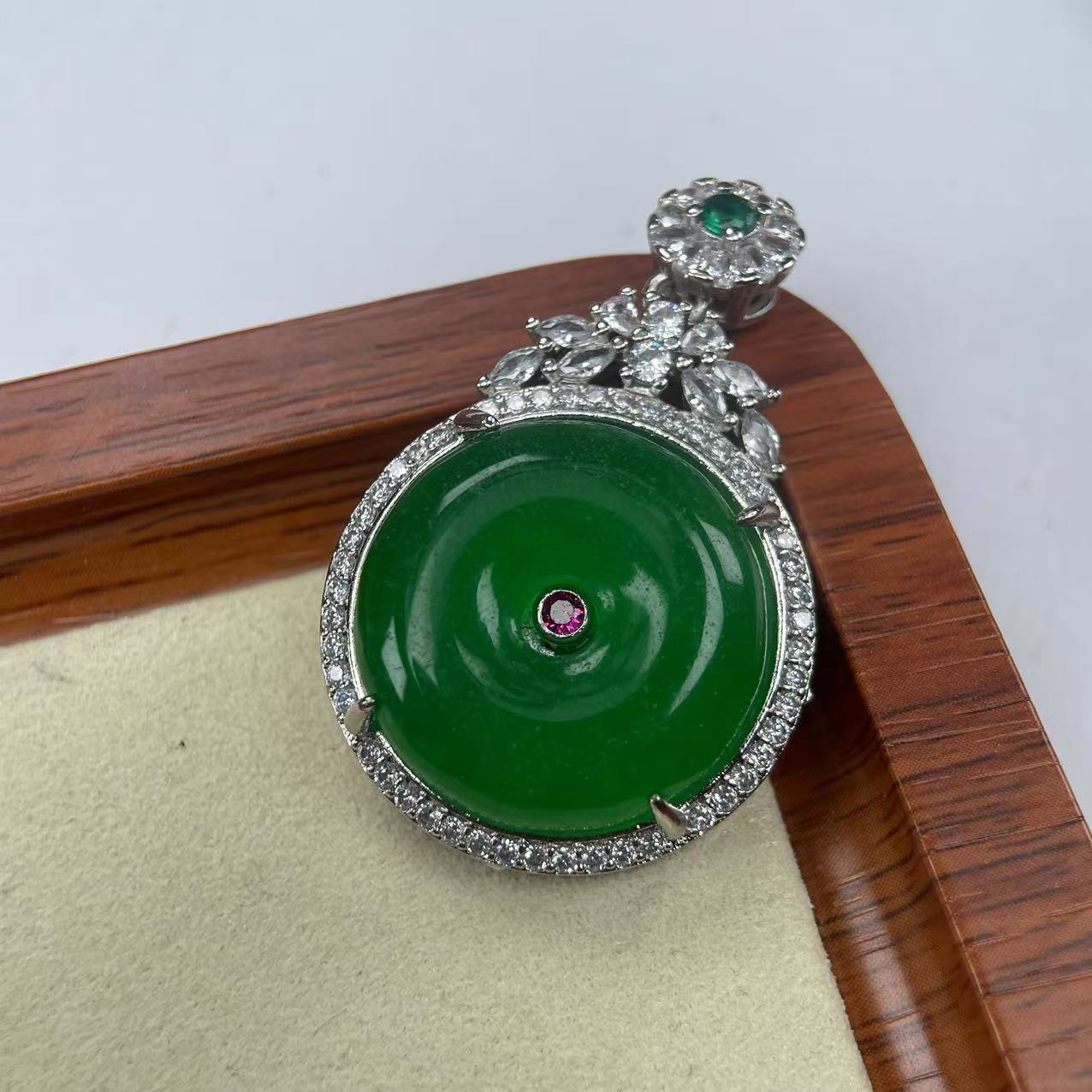 A450绿色镶嵌平安扣吊坠时尚百搭女款多样发货其一