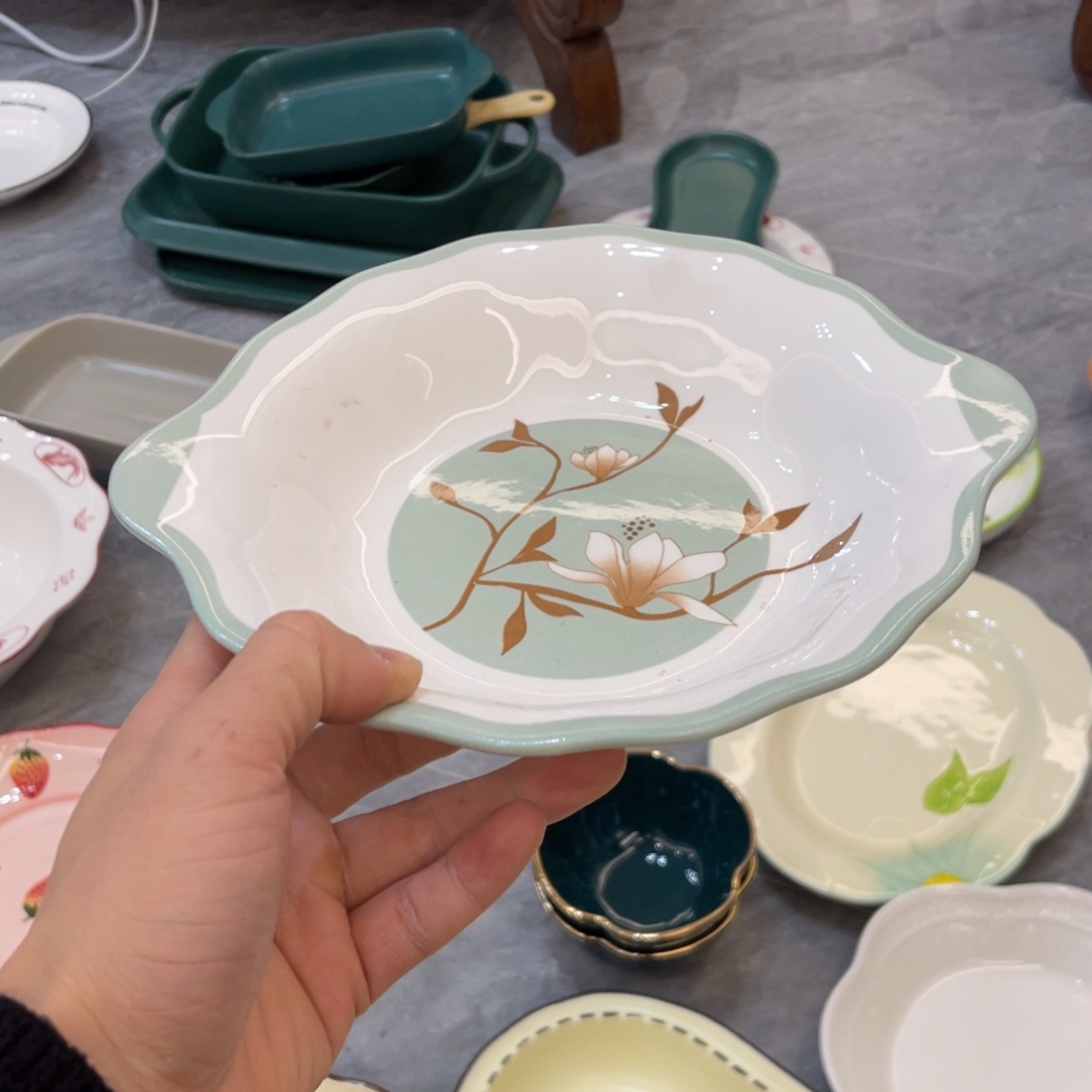 陶瓷微瑕餐具介意勿拍，满18飞！