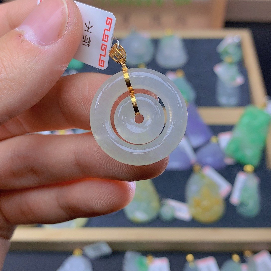 翡翠颈饰18K金镶嵌翡翠