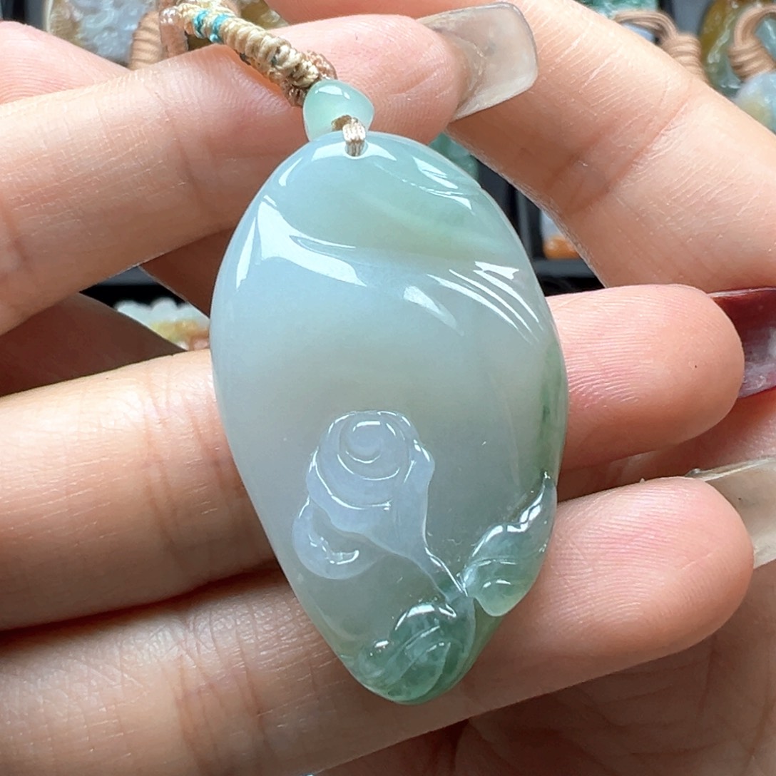 翡翠颈饰未镶嵌花