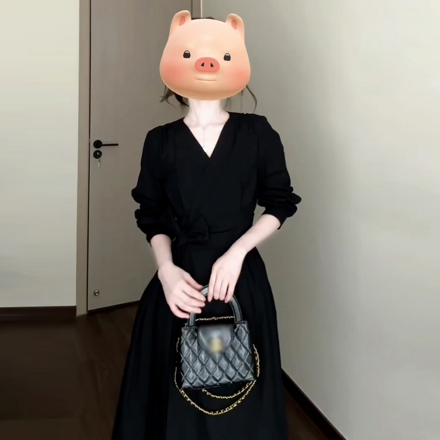 法式赫本风黑色v领连衣裙子女早秋季2025高级感收腰衬衫长裙0069