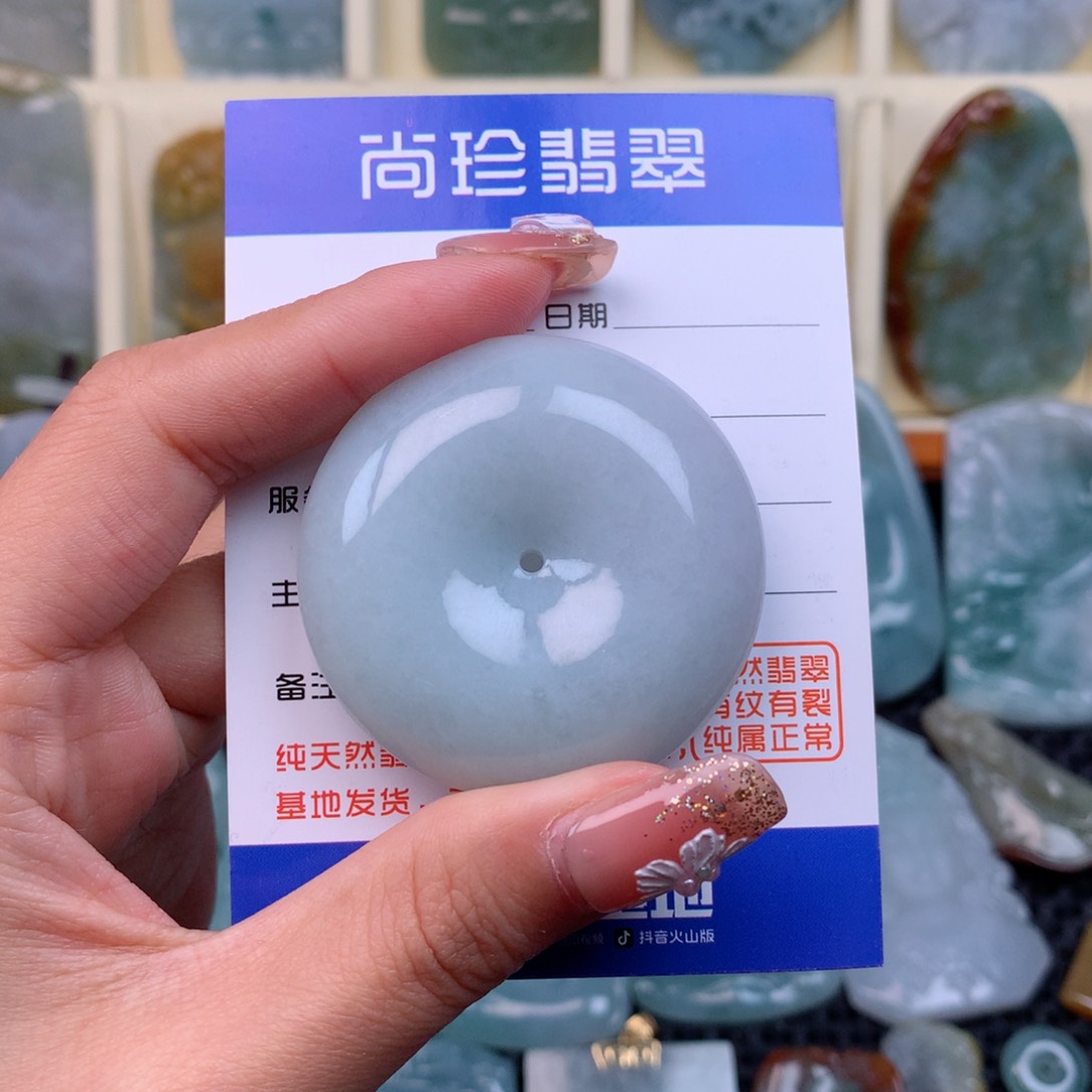 翡翠颈饰未镶嵌平安扣