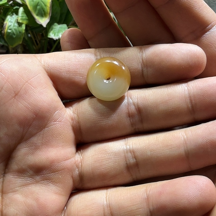 颈饰未镶嵌和田玉（糖玉）