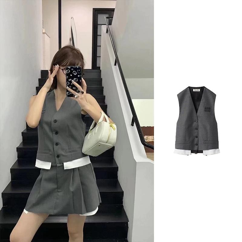 全新未使用 MIU MIU/缪缪 灰色单排扣徽标华达呢背心 