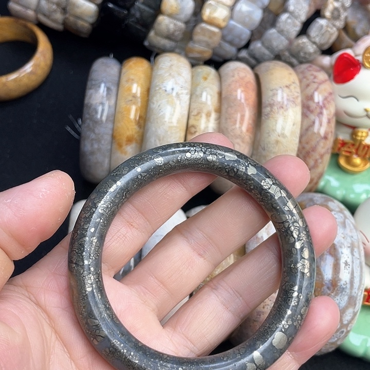 硅化珊瑚（珊瑚玉）手镯合金58