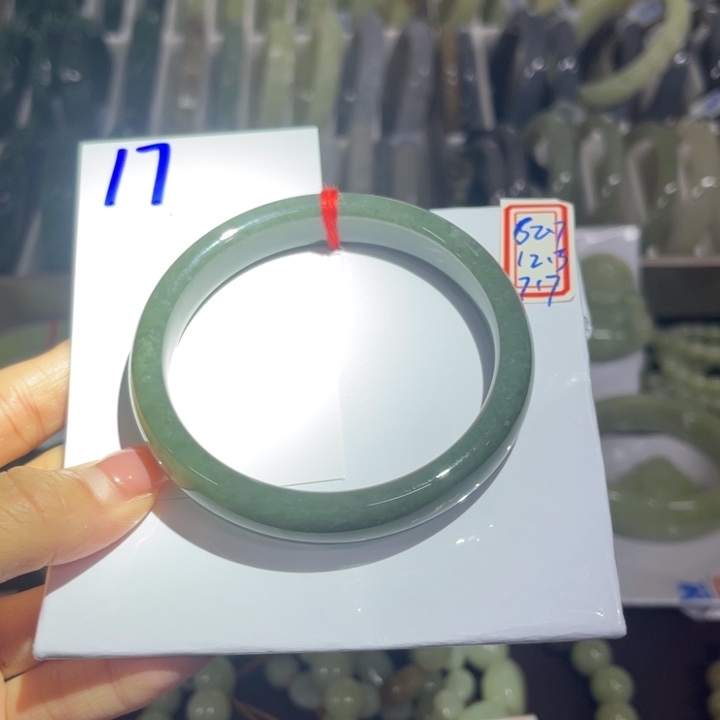 和田玉未镶嵌手镯