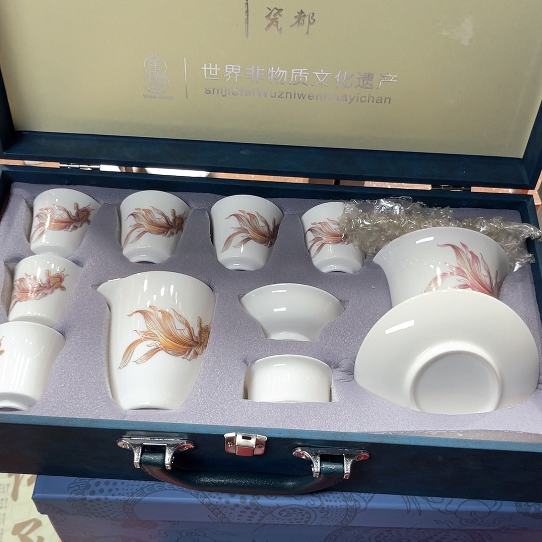 孤品茶具套装等。            