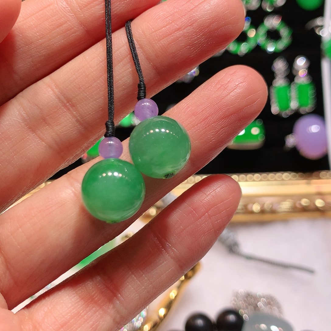 未镶嵌戒指翡翠绿珠子