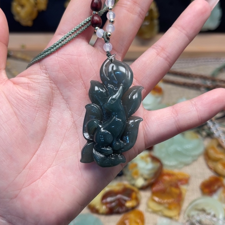 蛇纹石玉未镶嵌颈饰