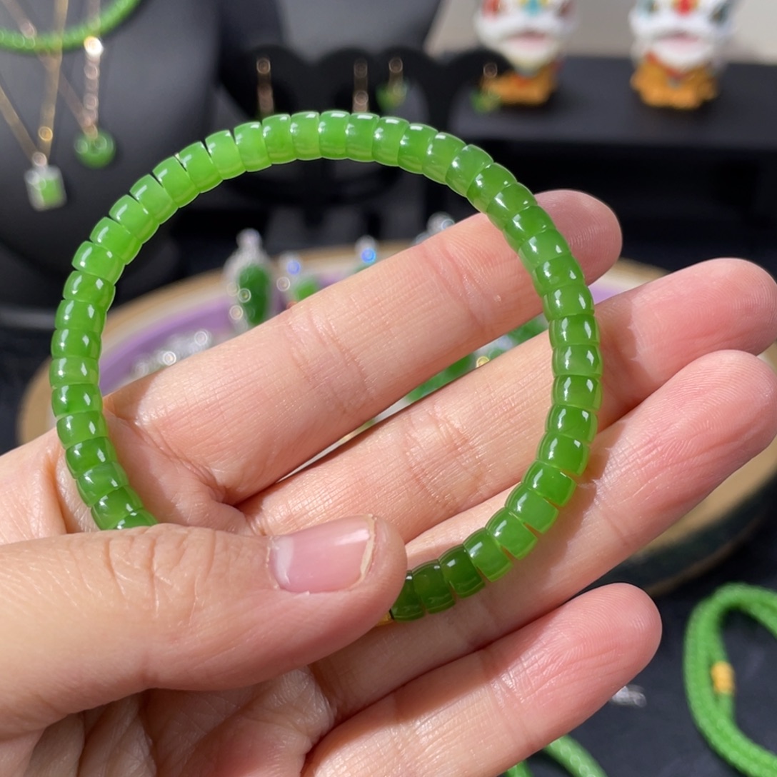 M***C和田玉未镶嵌颈饰