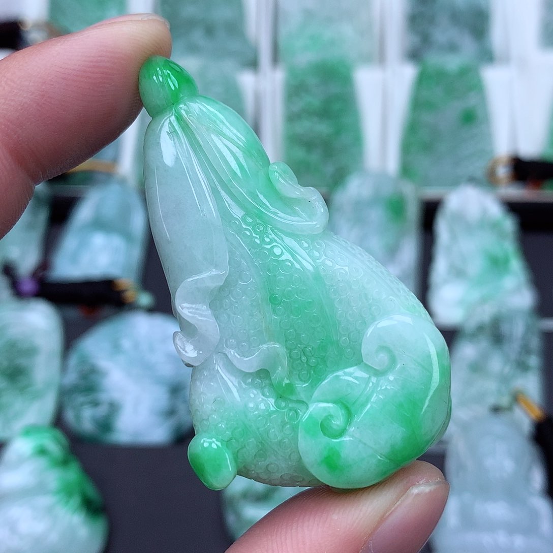 翡翠颈饰未镶嵌翡翠吊坠