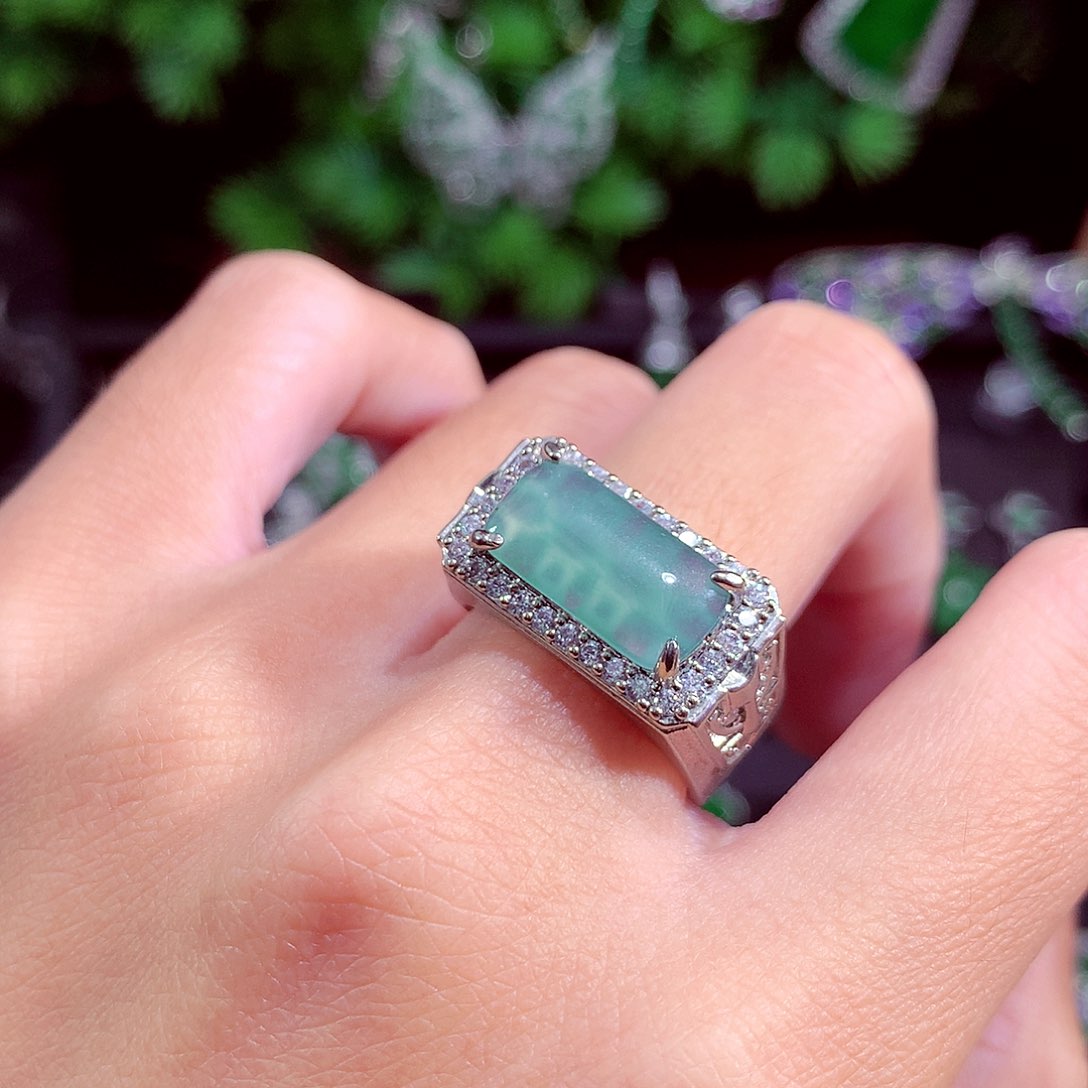 颈饰未镶嵌翡翠天然