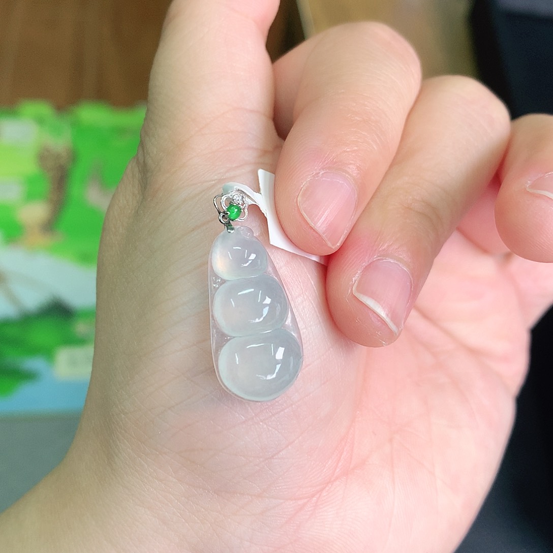 翡翠颈饰18K金镶嵌冰胶晴豆子