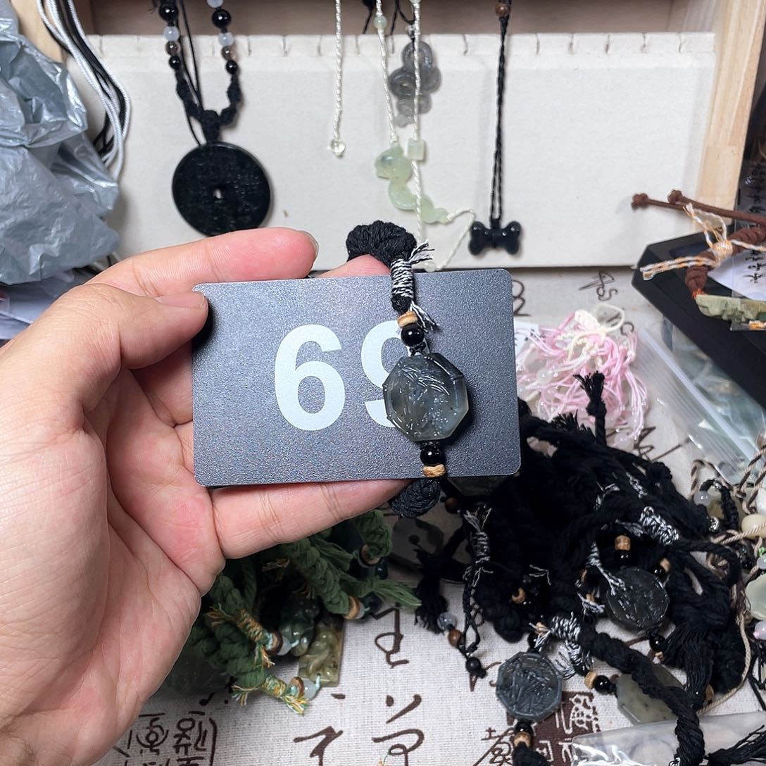 蛇纹石玉颈饰合金