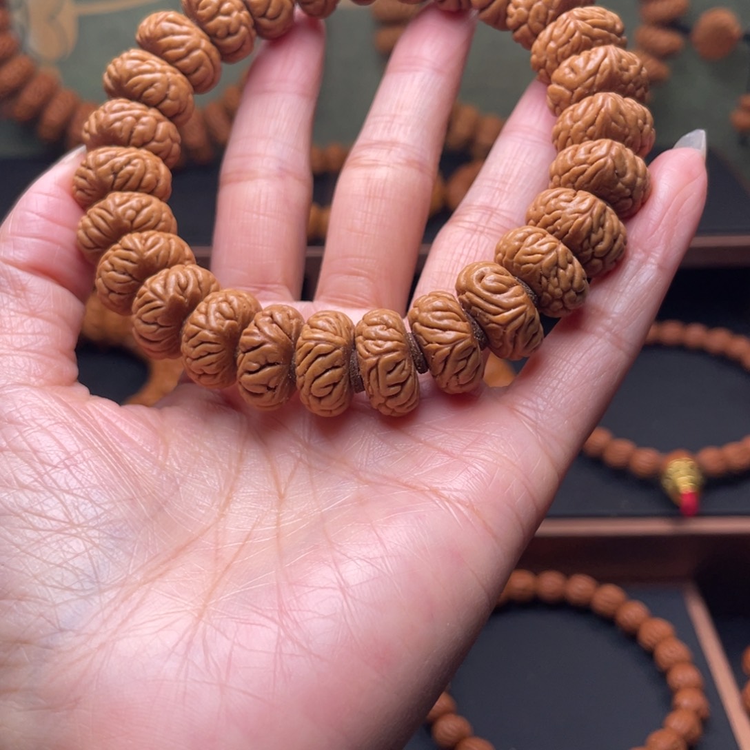 骑***。桃核吊坠16祥云纹