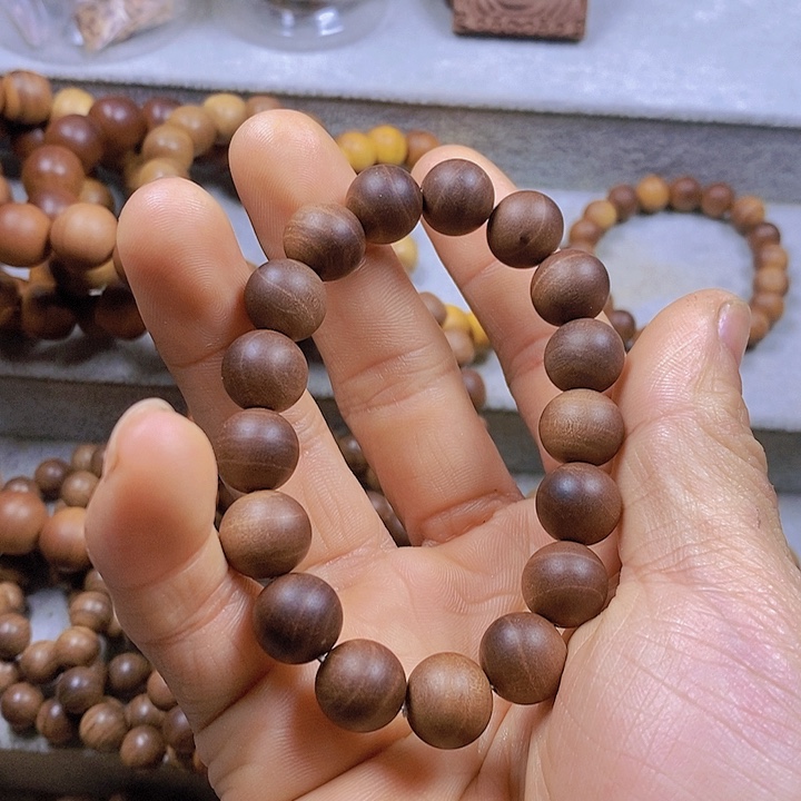 檀香木其他奶香的。1.2