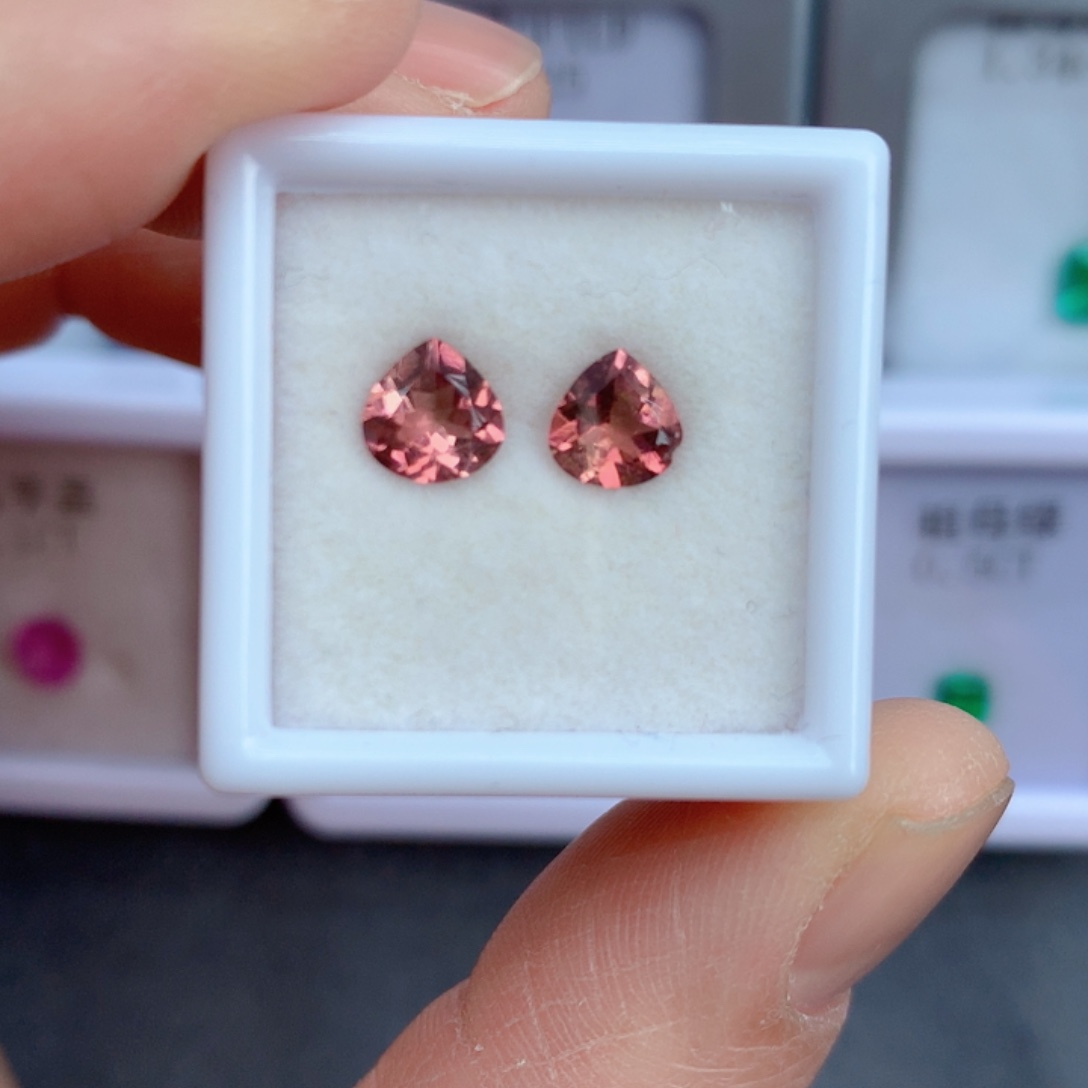 未镶嵌1.38克拉裸石红色碧玺