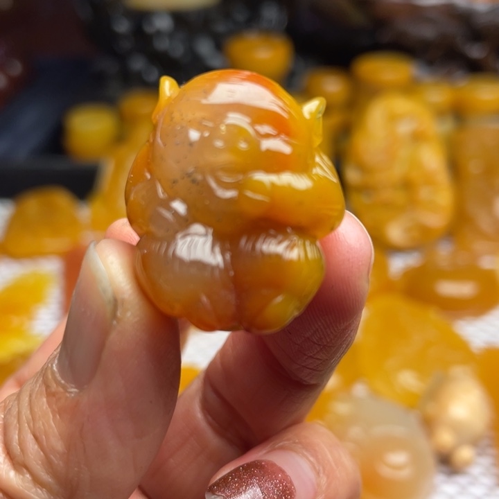 未镶嵌石英质玉（黄龙玉）颈饰