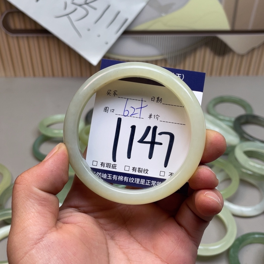 岫玉手镯手镯未镶嵌