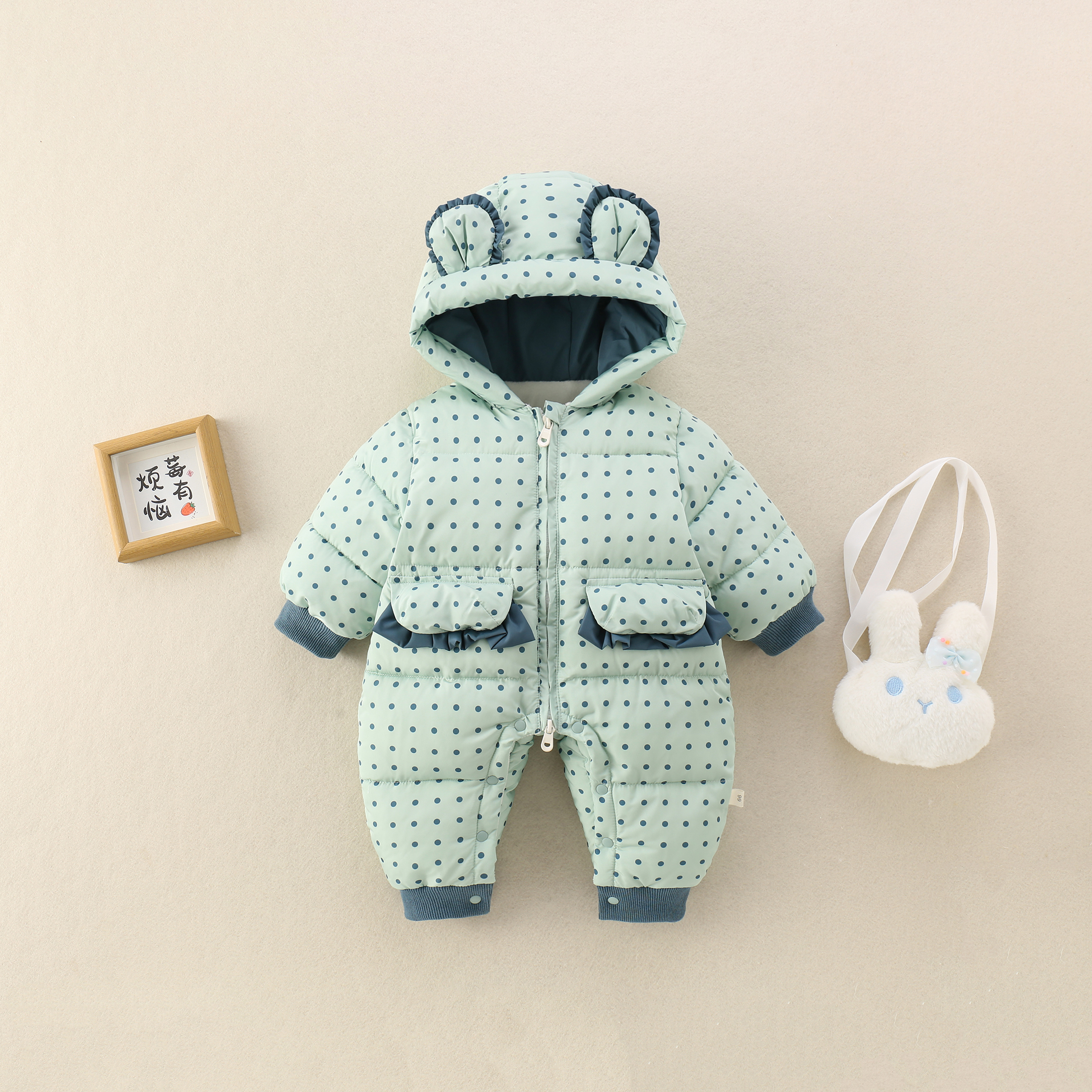 BBQ新生儿宝宝连体服冬装可爱爬服婴幼儿波点哈衣