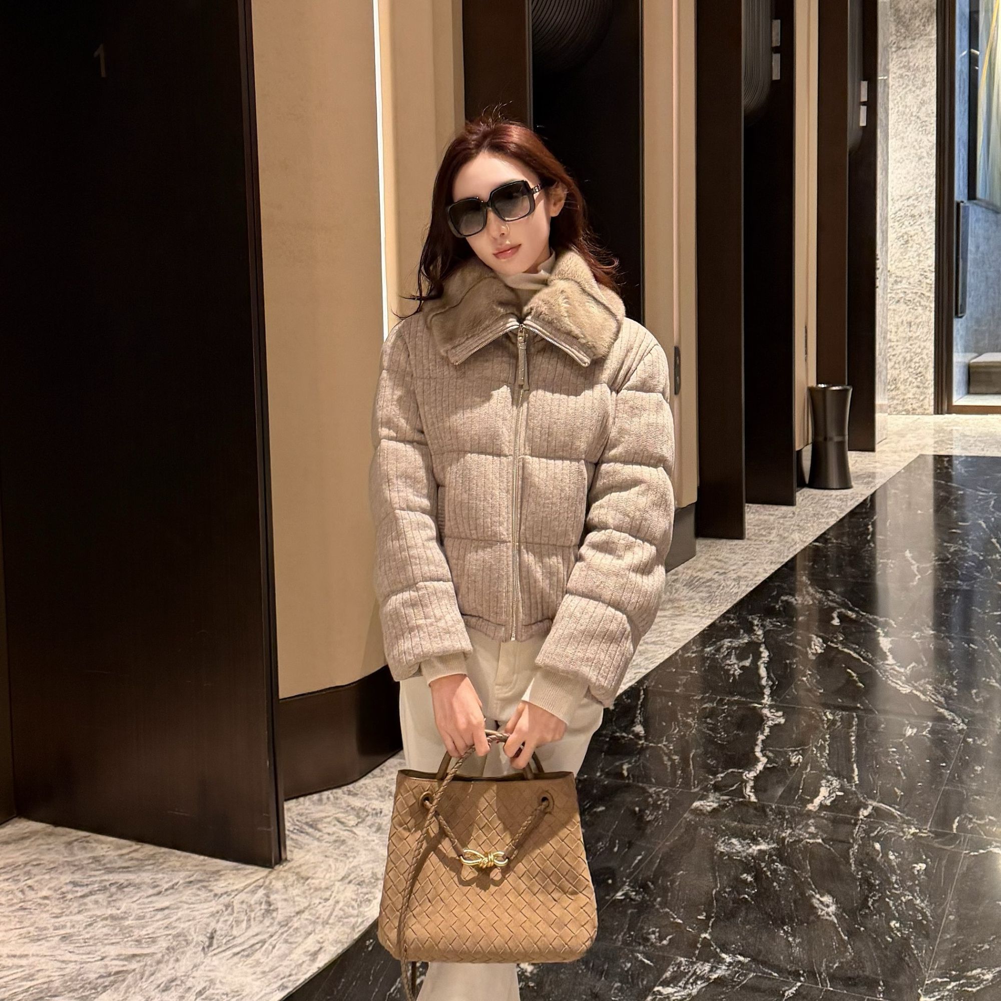 Nancy Lara 时尚保暖水貂毛领拼接鹅绒服 NL98X6136