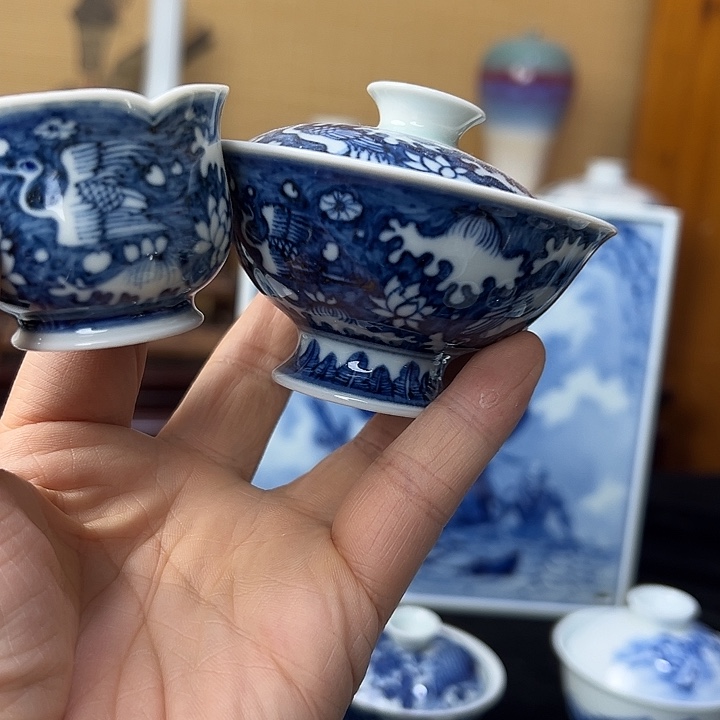 用***户纯手工青花鱼藻纹盖碗和小杯