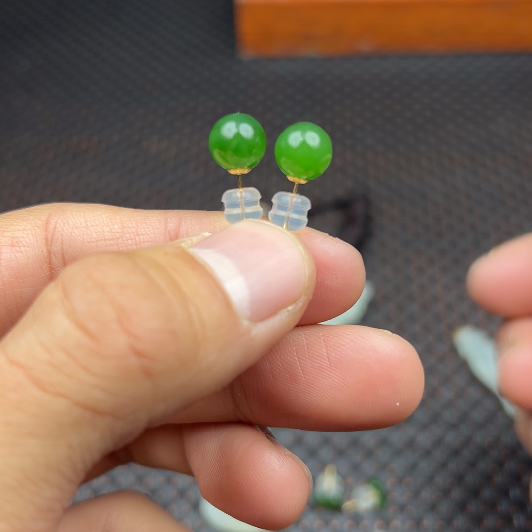 和田玉挂件18K金镶嵌一对