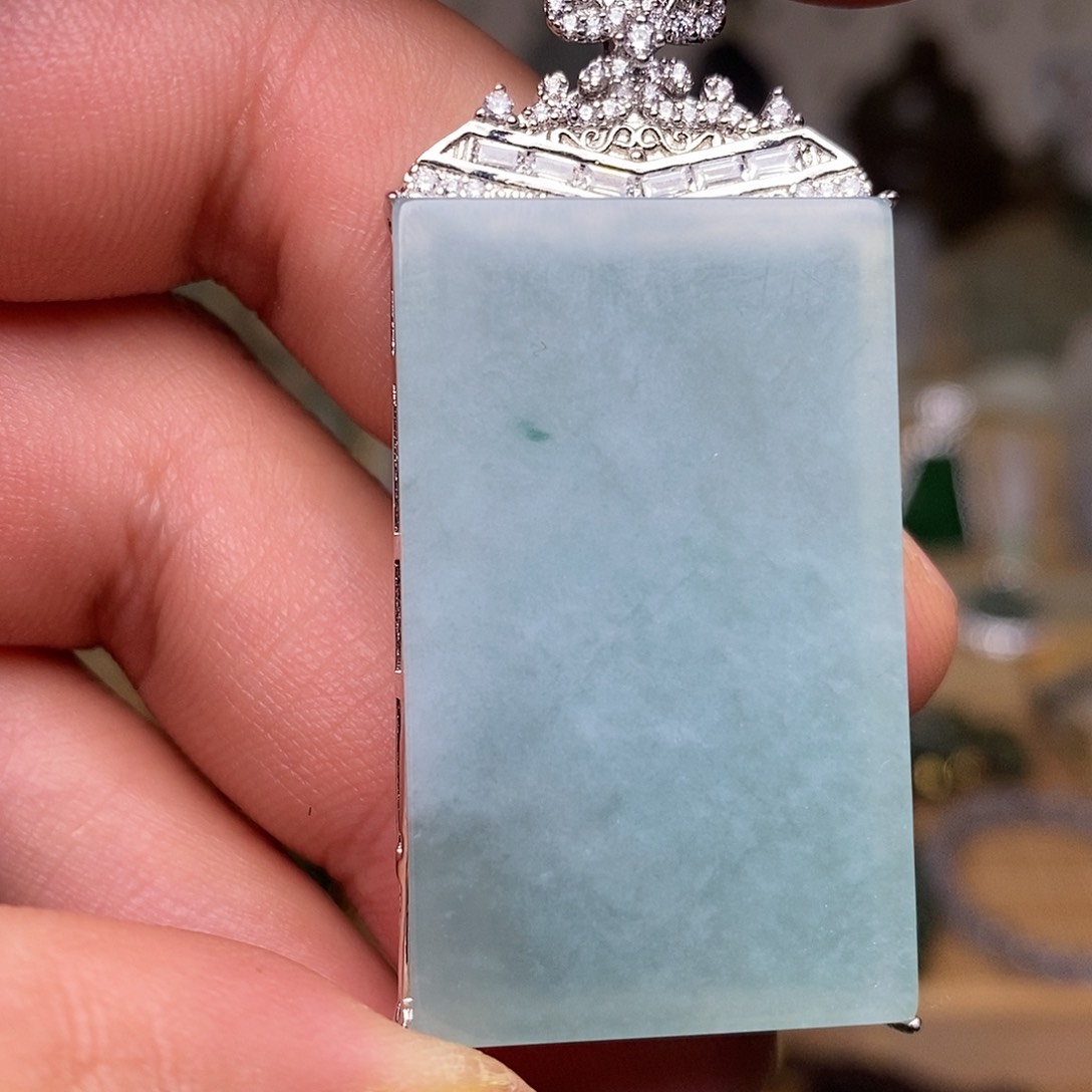 翡翠颈饰未镶嵌平安牌