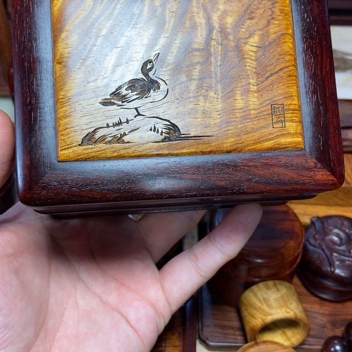 檀香紫檀（小叶紫檀）拓云作品，配黄花梨面文盒