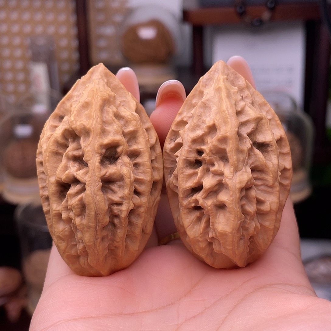 .***.文玩核桃吊坠巨无霸鸡心