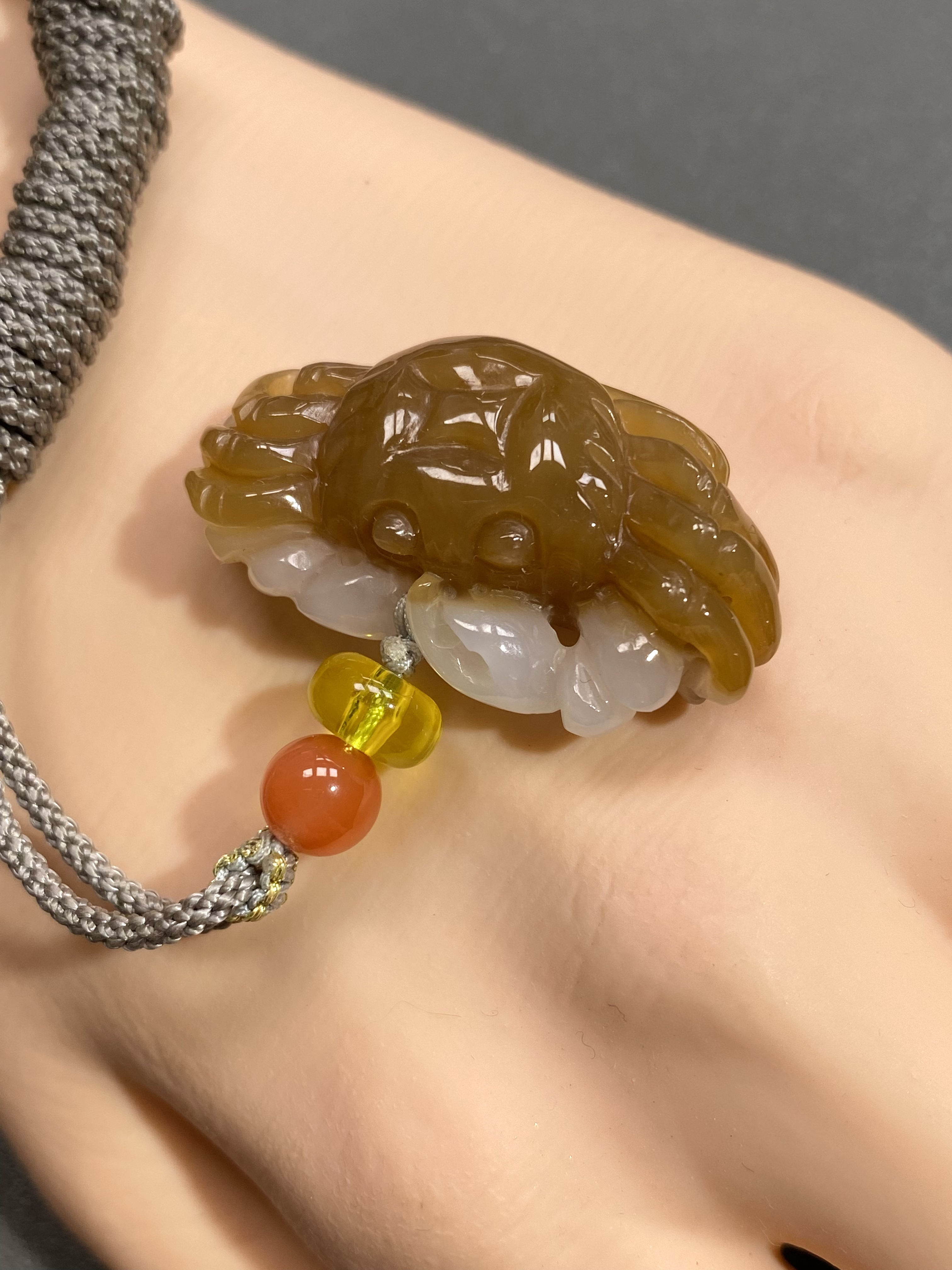 【天娇玉脉】新疆且末糖白料八方来财螃蟹挂件