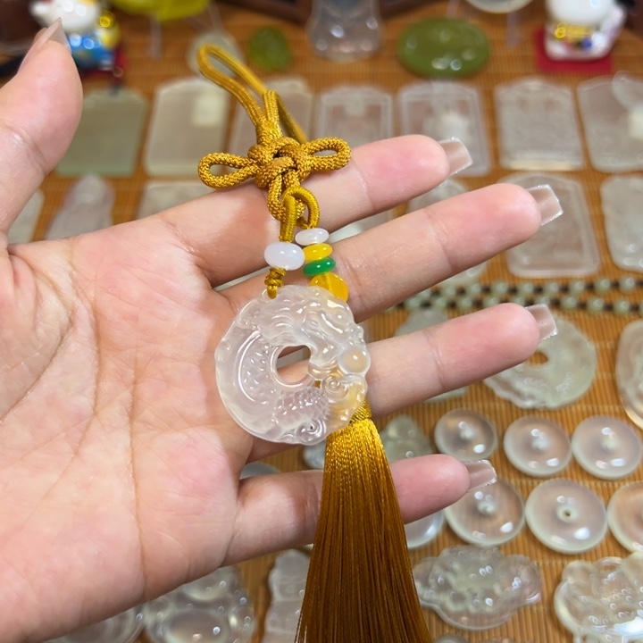 岫玉未镶嵌岫玉白冰挂件龙扣