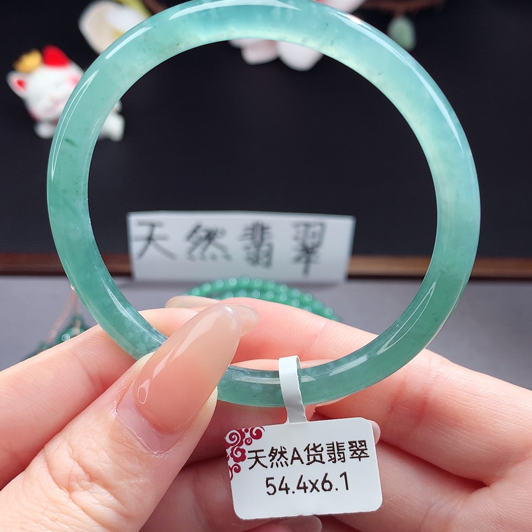 翡翠手镯（圆镯）未镶嵌