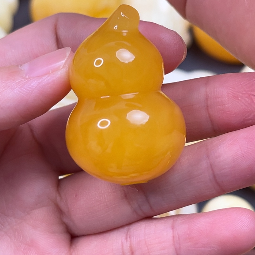 琥珀裸石未镶嵌葫芦