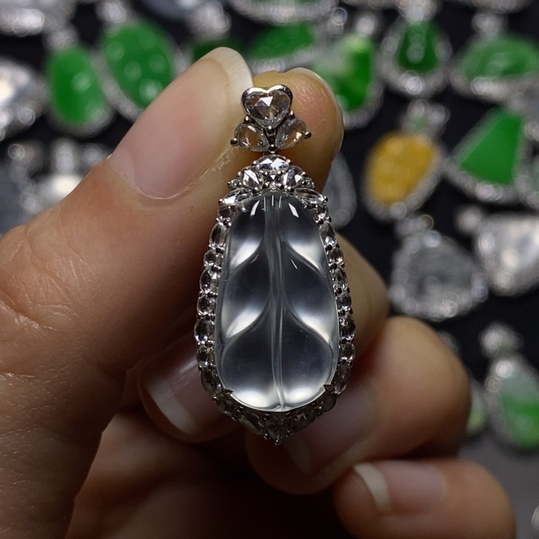 翡翠吊坠(不含链)18K金镶嵌叶子