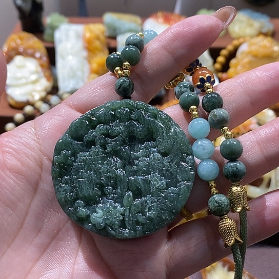 蛇纹石玉未镶嵌颈饰