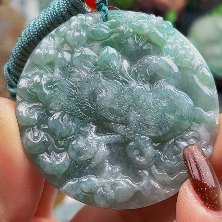 翡翠未镶嵌颈饰挂件