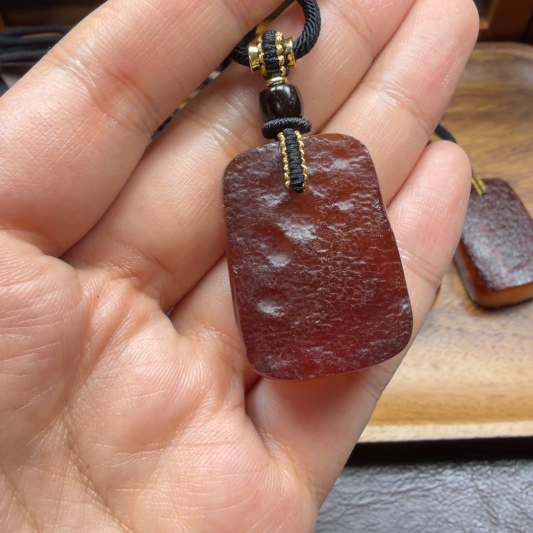 琥珀未镶嵌吊坠(赠链)