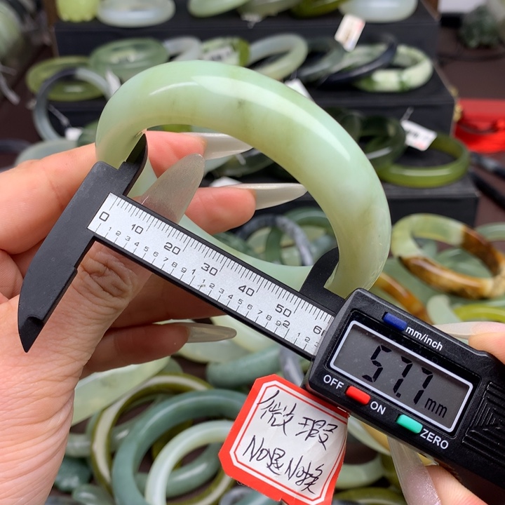 蛇纹石玉手镯未镶嵌595